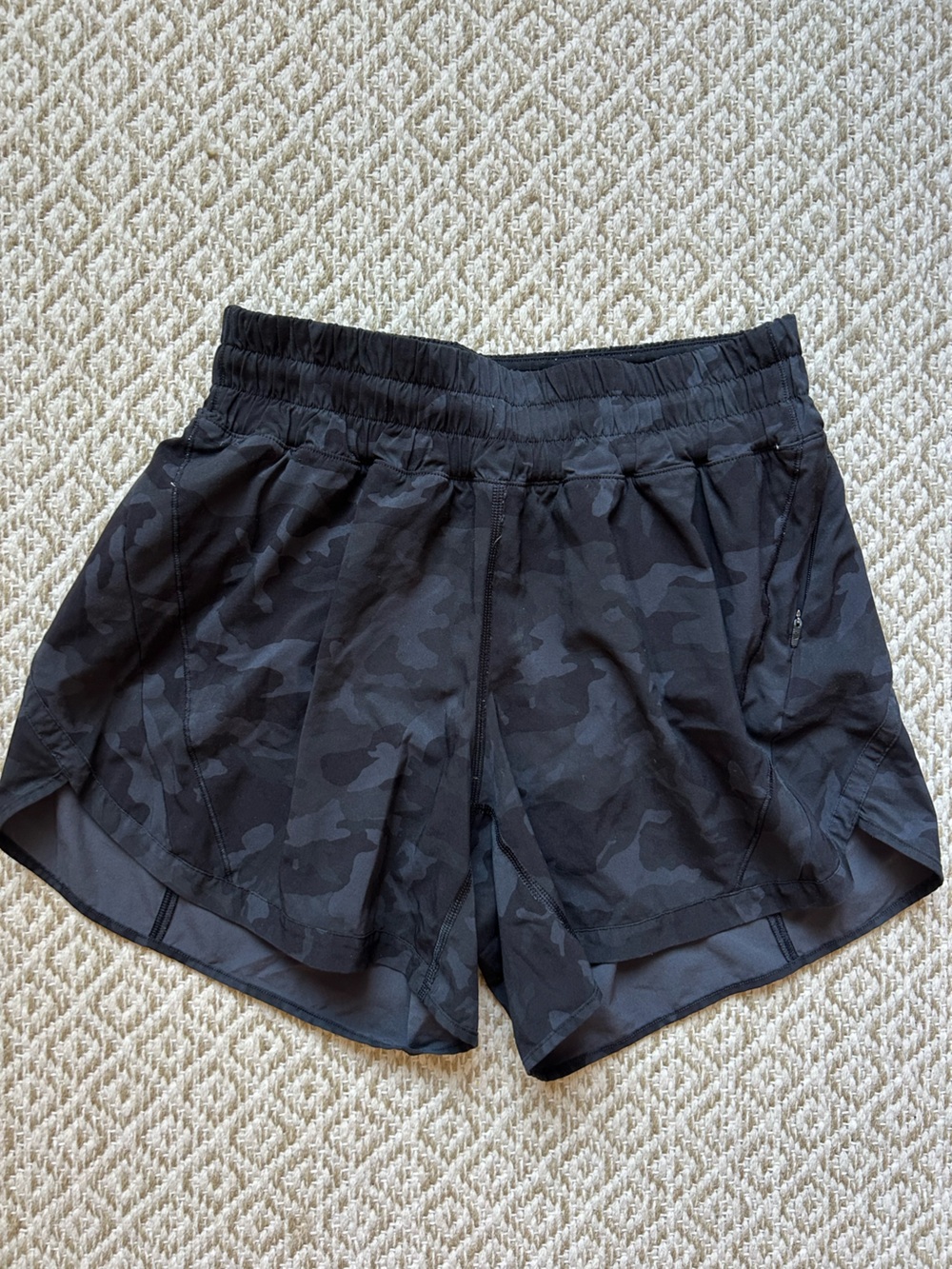 Lululemon Black Camo Athletic Shorts (6)